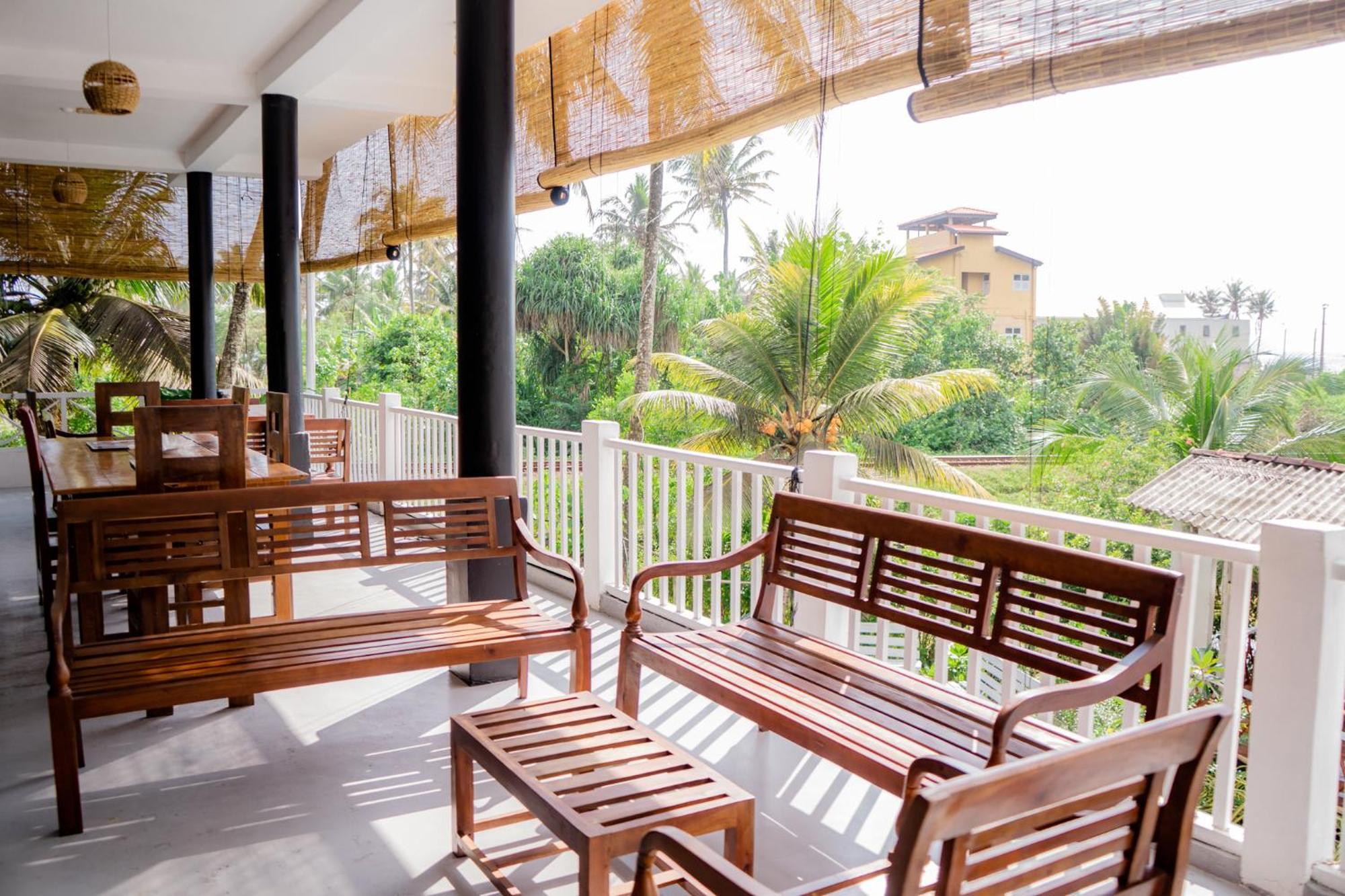 Bed and Breakfast Asanka Surf House & Resturant Мидигама-Ист Экстерьер фото