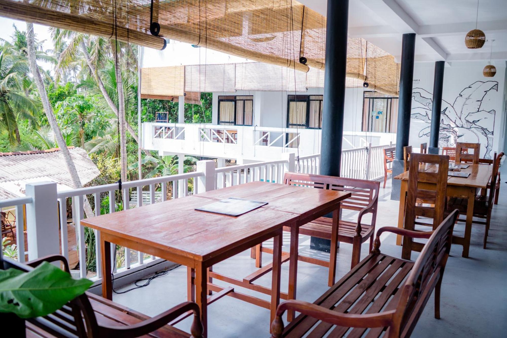 Bed and Breakfast Asanka Surf House & Resturant Мидигама-Ист Экстерьер фото