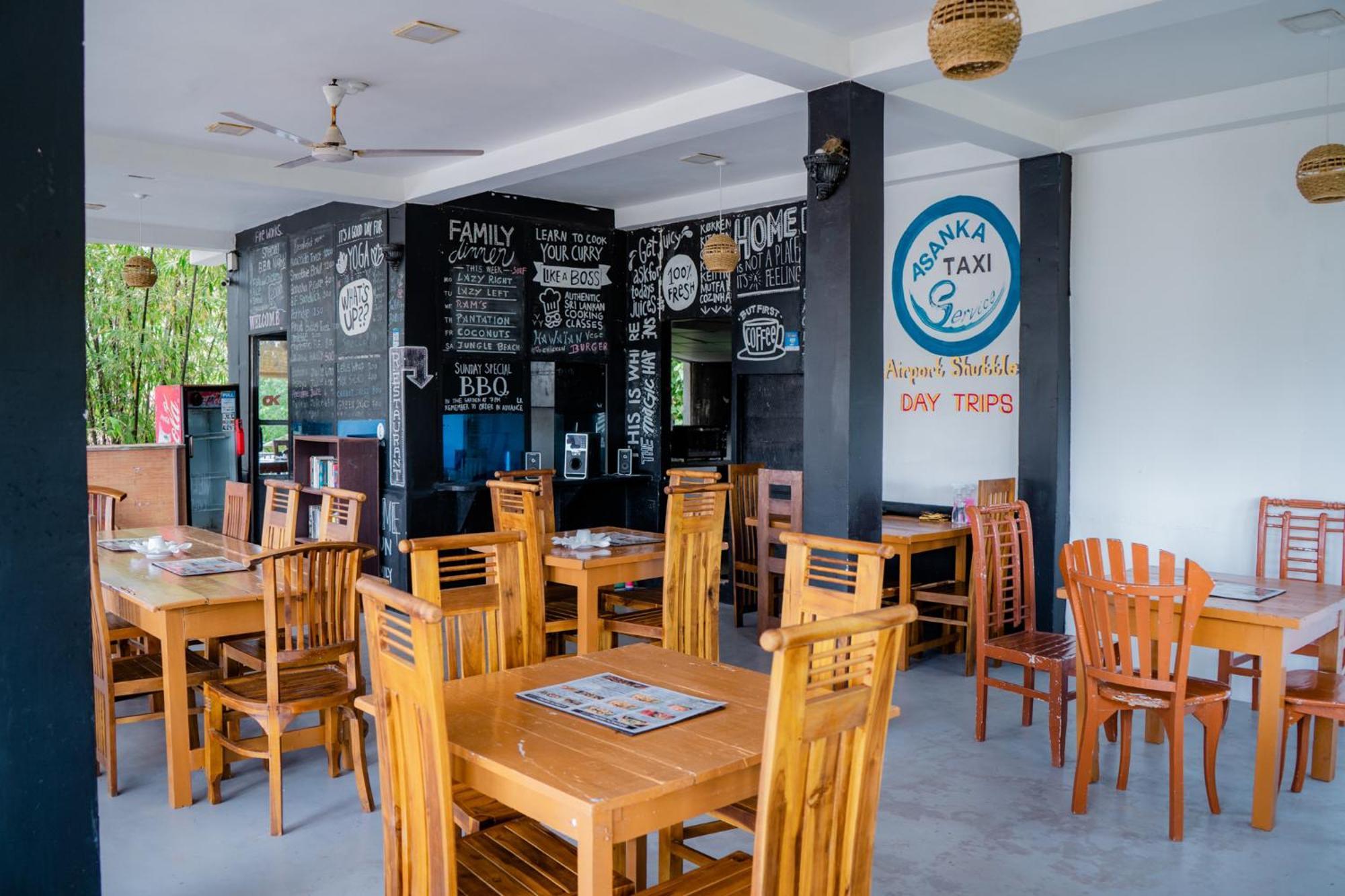 Bed and Breakfast Asanka Surf House & Resturant Мидигама-Ист Экстерьер фото