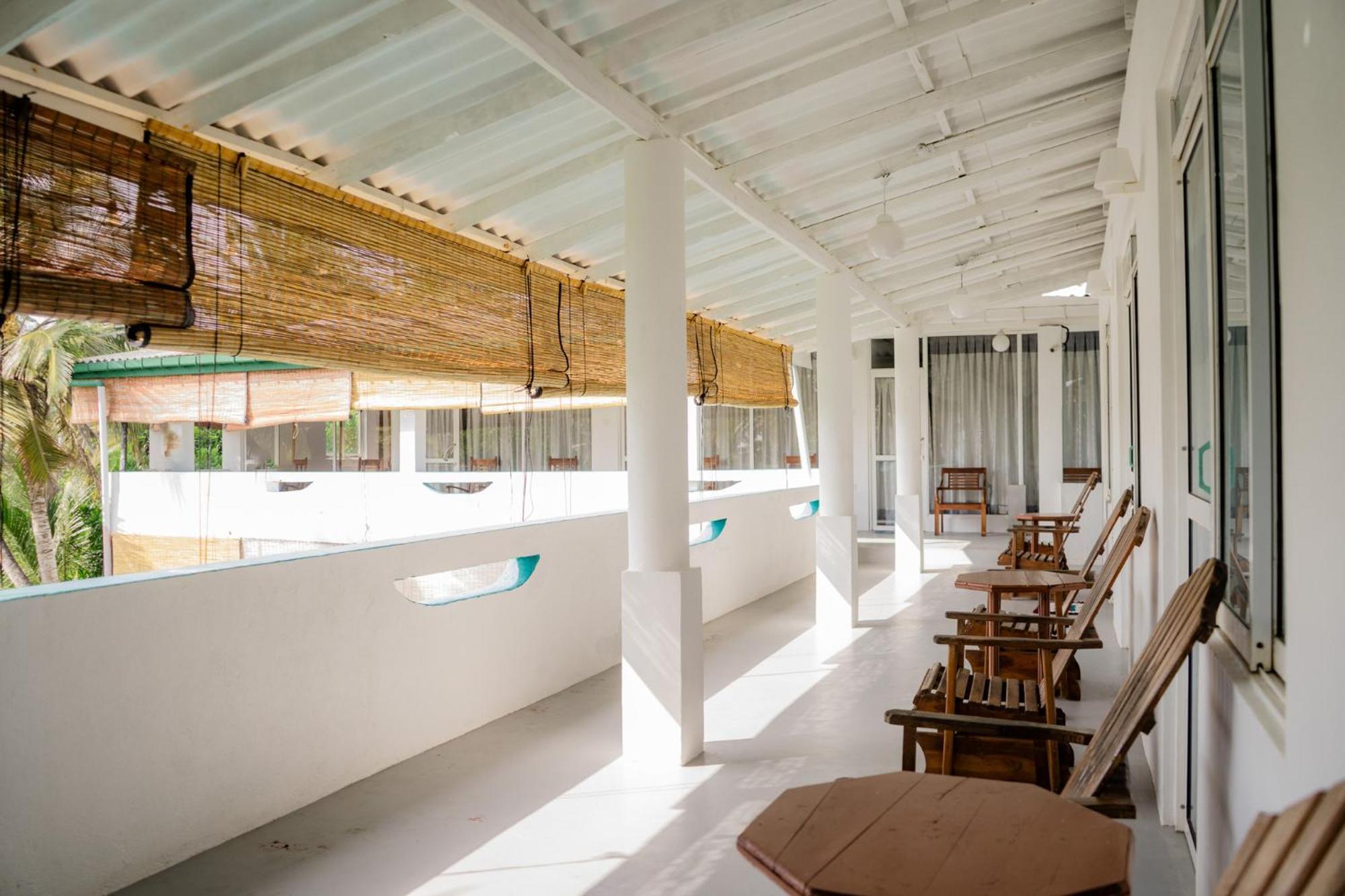 Bed and Breakfast Asanka Surf House & Resturant Мидигама-Ист Экстерьер фото