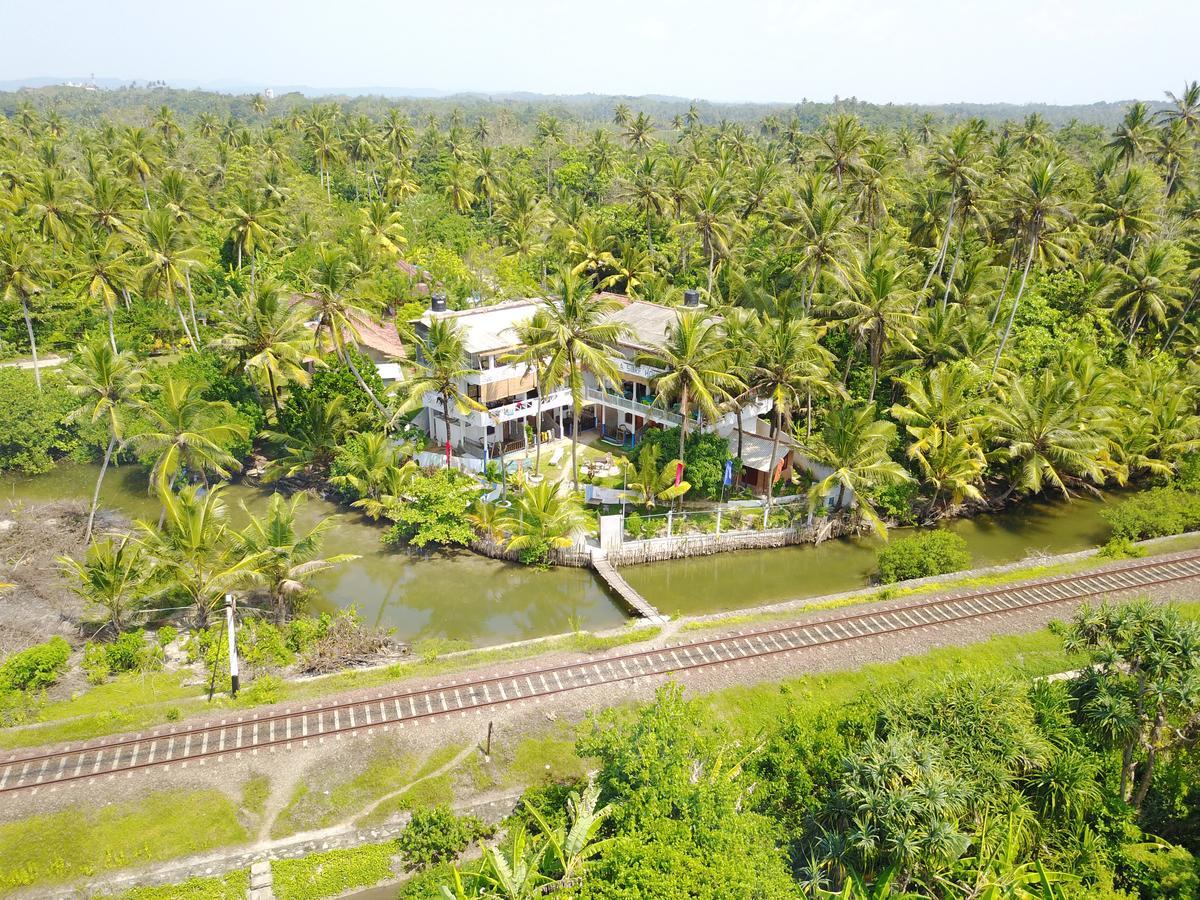 Bed and Breakfast Asanka Surf House & Resturant Мидигама-Ист Экстерьер фото