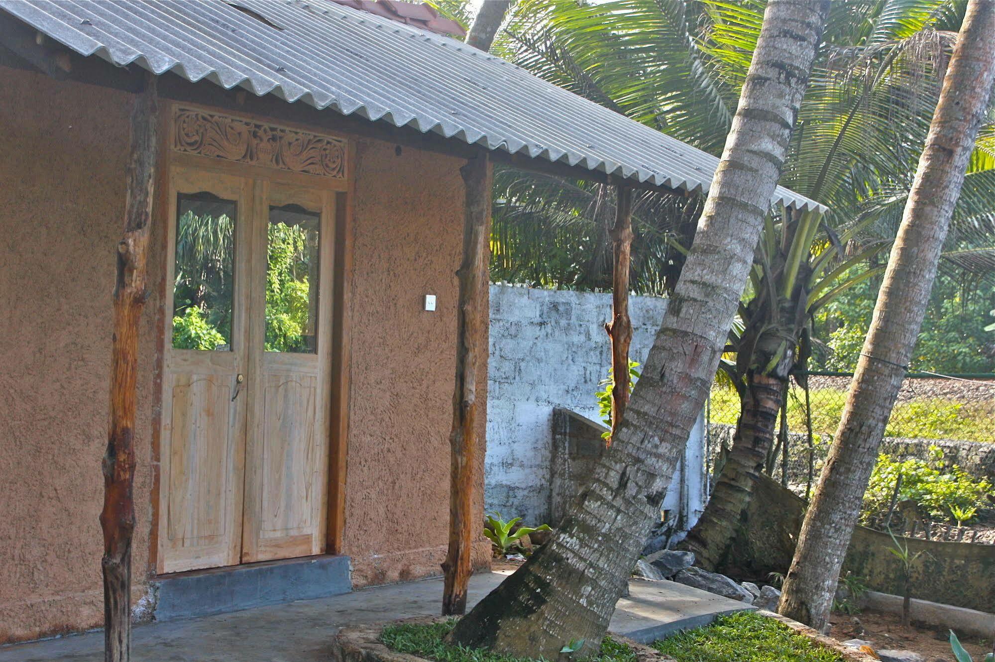 Bed and Breakfast Asanka Surf House & Resturant Мидигама-Ист Экстерьер фото